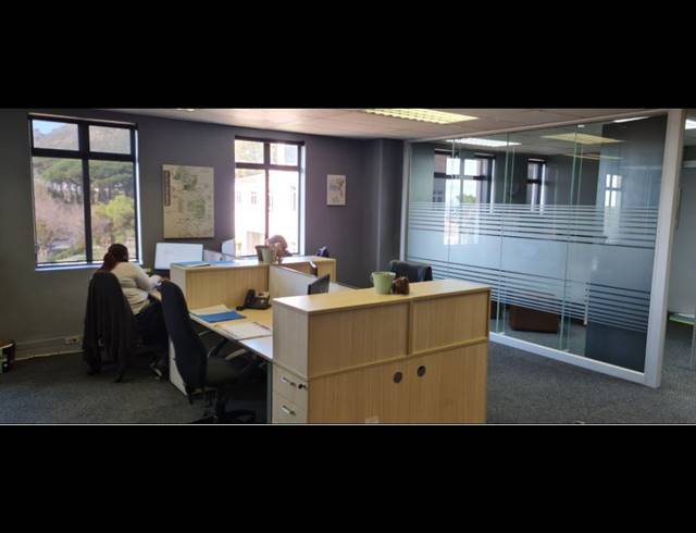 151M² OFFICE SOLD IN STEENBERG